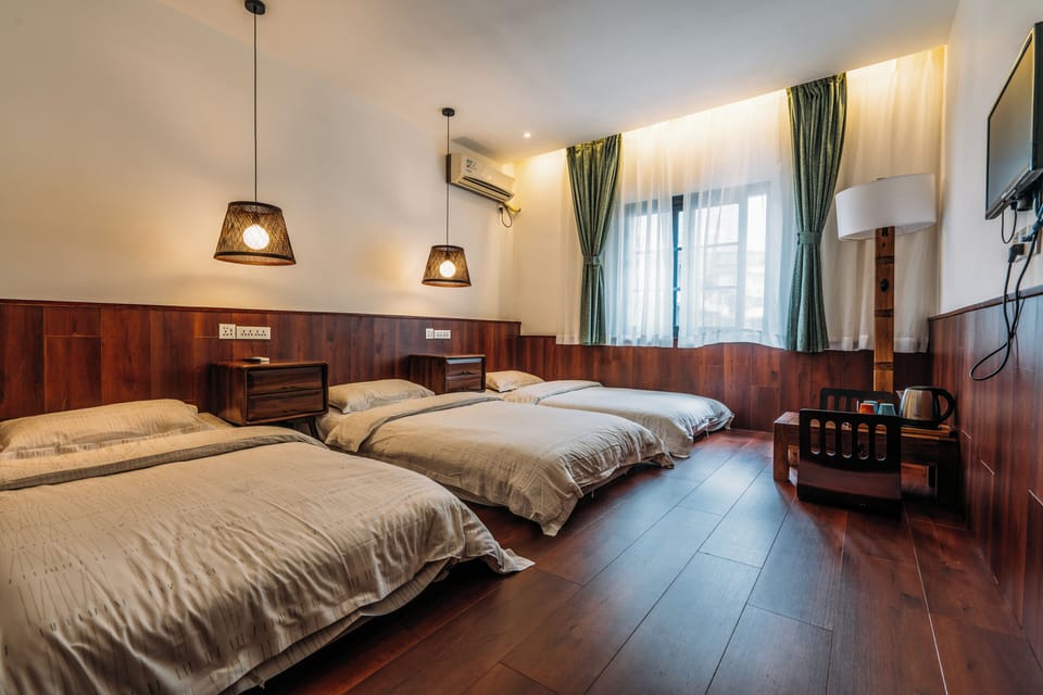 Triple Room | Desk, blackout drapes, WiFi (free)