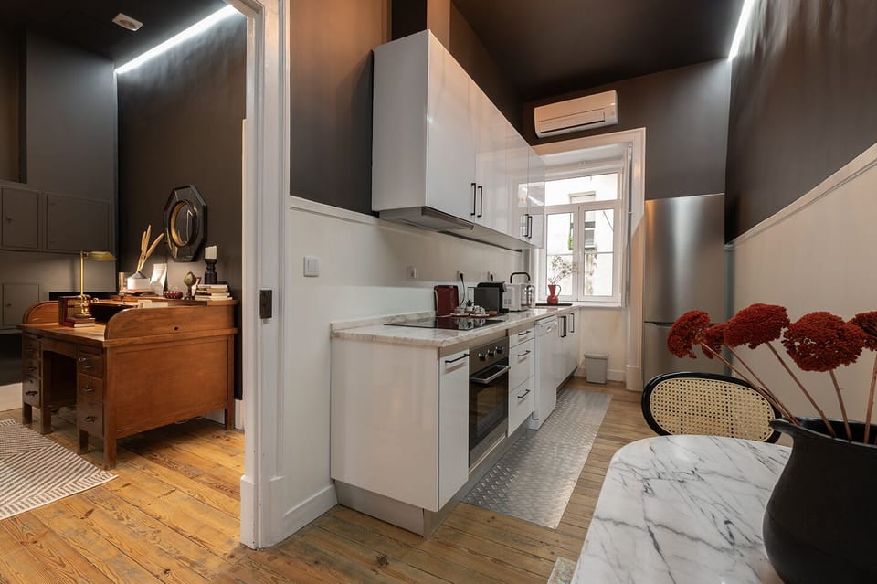 Superior Studio Suite | In-room dining