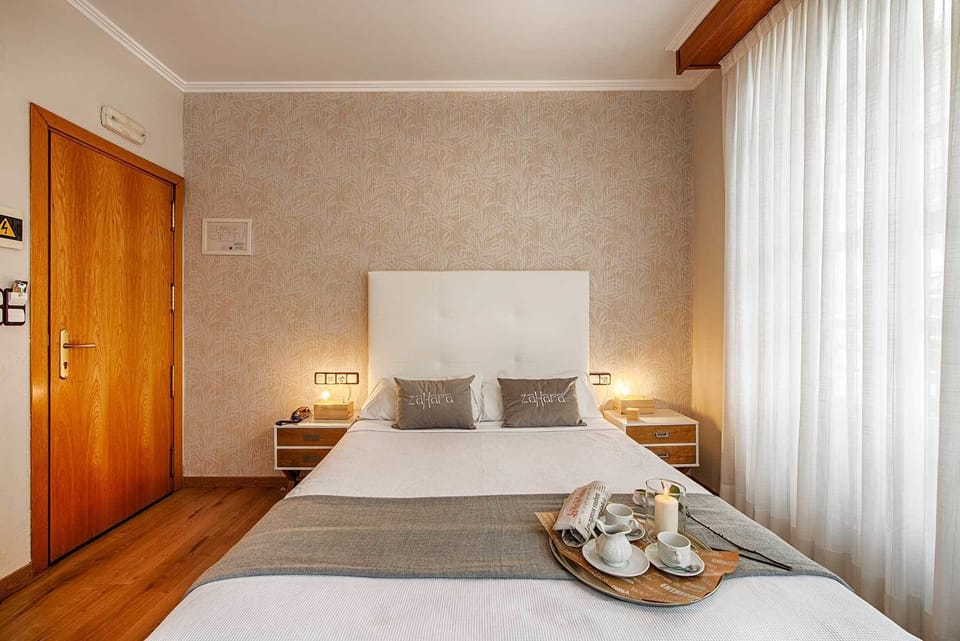 Double Room | Desk, free WiFi, bed sheets