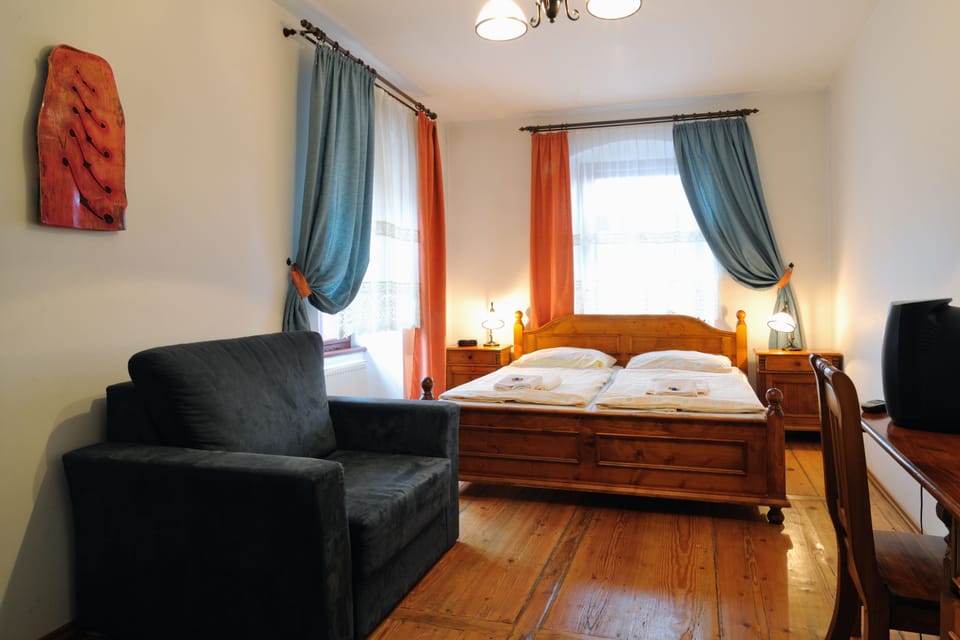 Standard Double Room | Desk, free cribs/infant beds, free WiFi, bed sheets