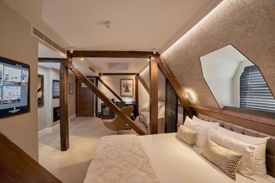 Junior Suite | Premium bedding, minibar, in-room safe, individually decorated