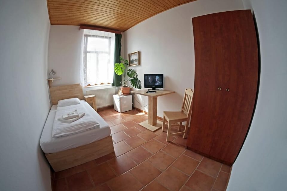 Single Room | Free WiFi, bed sheets