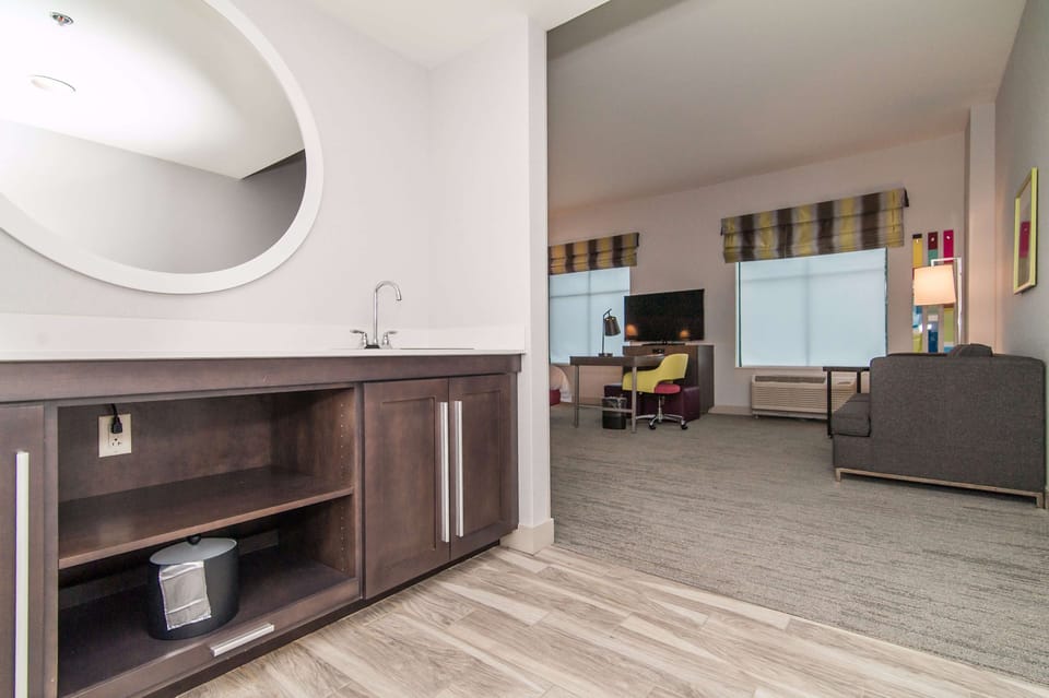 Studio, 1 King Bed, Handicap Accessible, Refrigerator & Microwave (Bathtub) | In-room safe, desk, laptop workspace, iron/ironing board