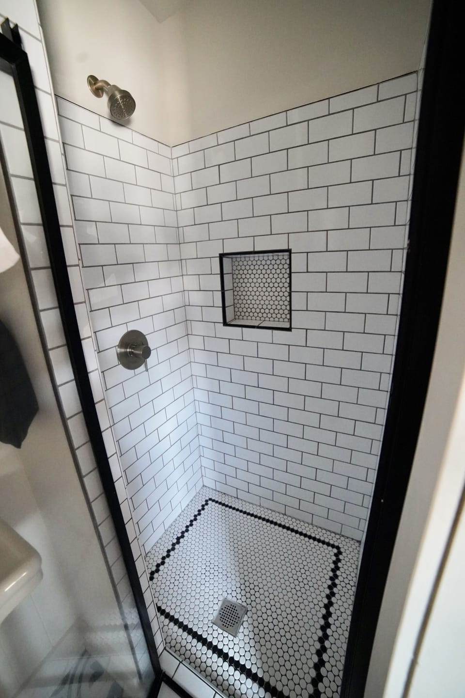 Comfort Single Room, 1 Queen Bed, Accessible, Ground Floor | Bathroom | Shower, free toiletries, towels