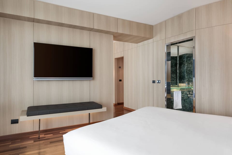 Minibar, in-room safe, desk, laptop workspace