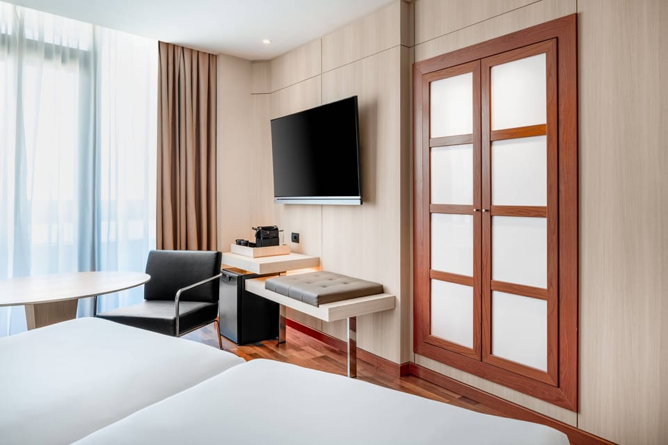 Minibar, in-room safe, desk, laptop workspace