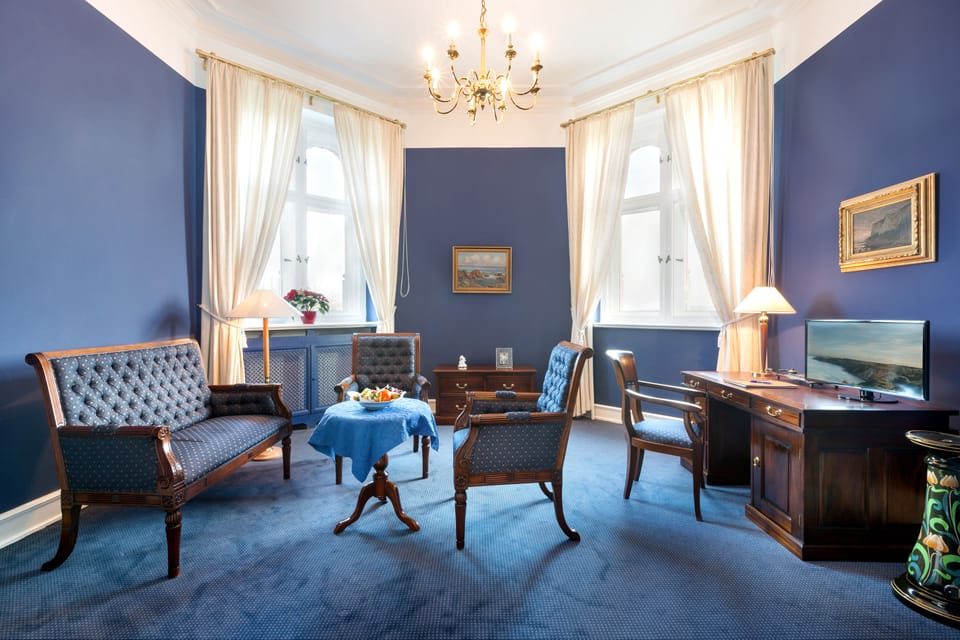 Double Room Lake View main building | Hypo-allergenic bedding, minibar, in-room safe, individually furnished