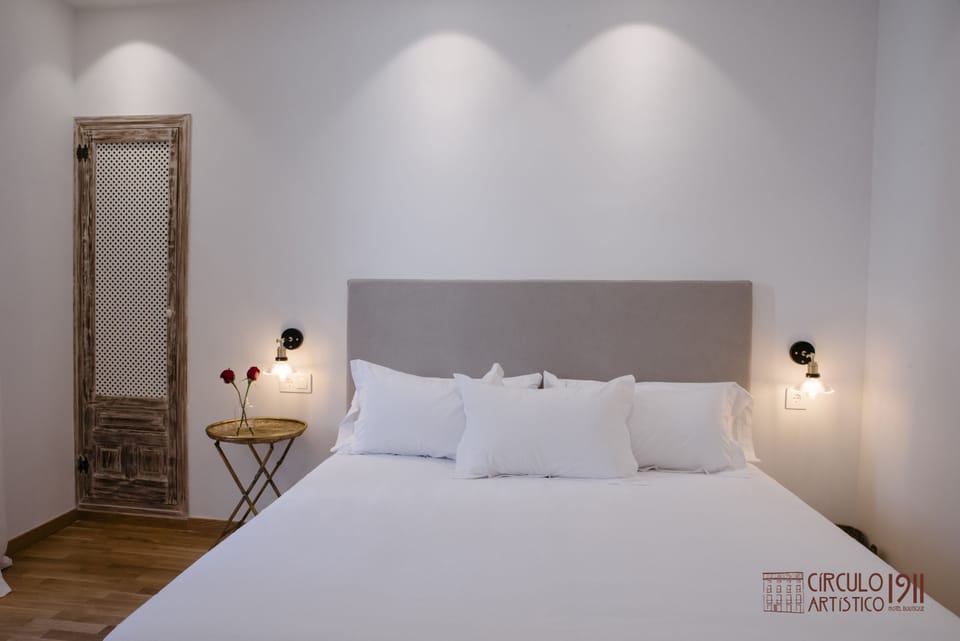 Standard Room, Non Smoking | Frette Italian sheets, premium bedding, down comforters, minibar