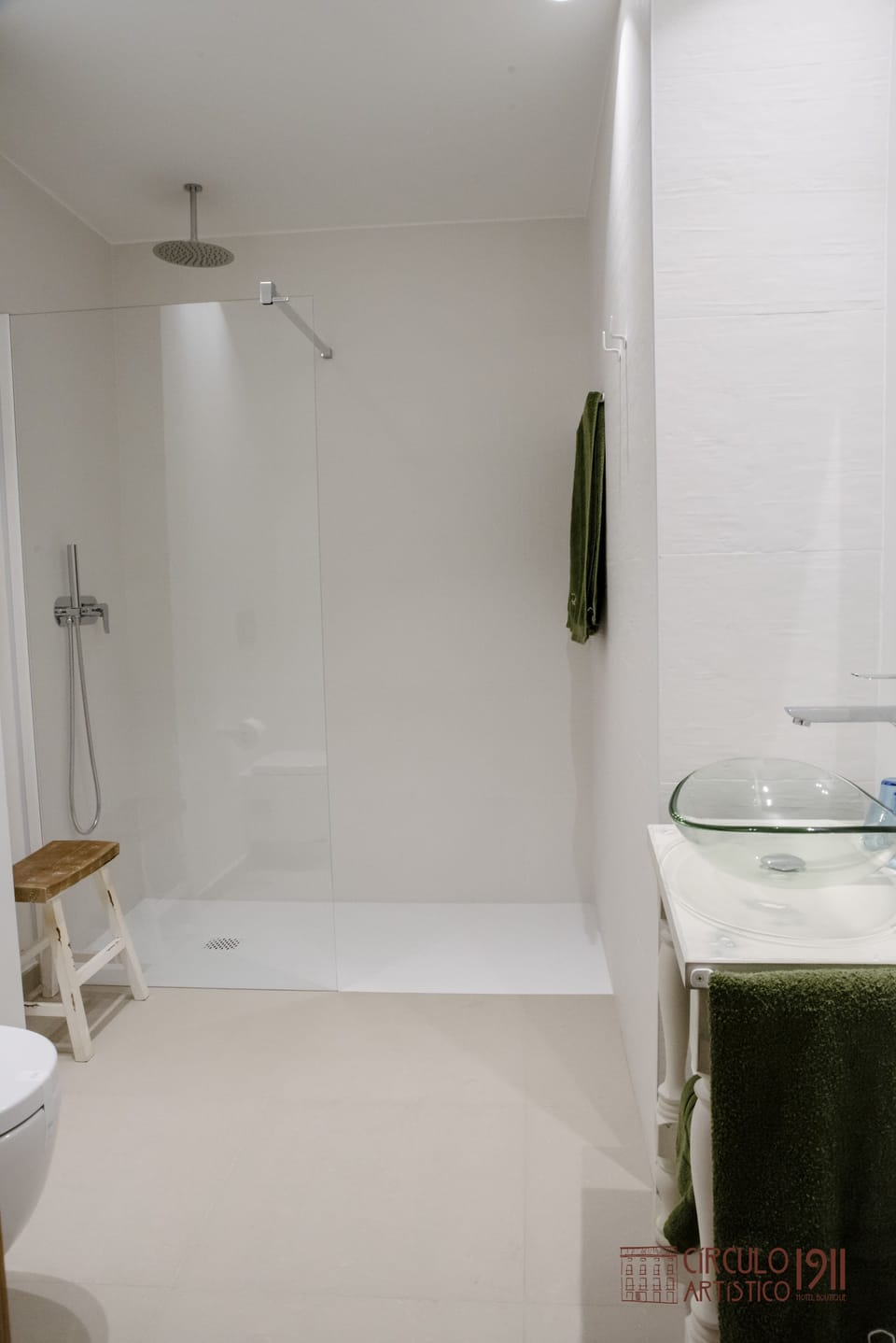 Deluxe Room, Non Smoking, Terrace | Bathroom | Shower, rainfall showerhead, free toiletries, hair dryer