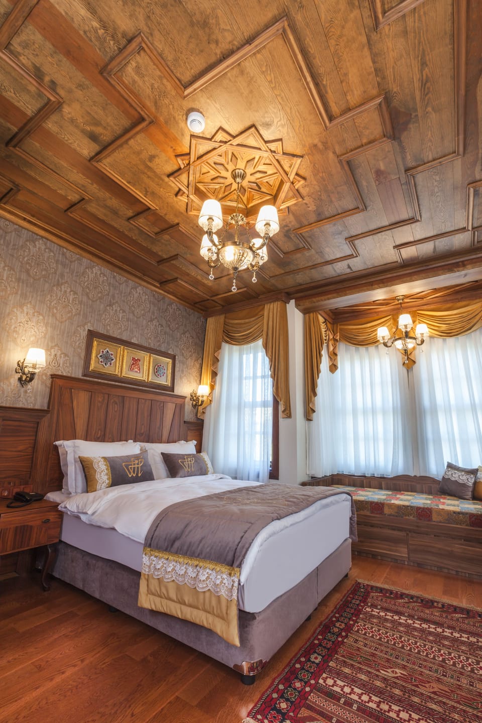 Premium bedding, in-room safe, individually decorated
