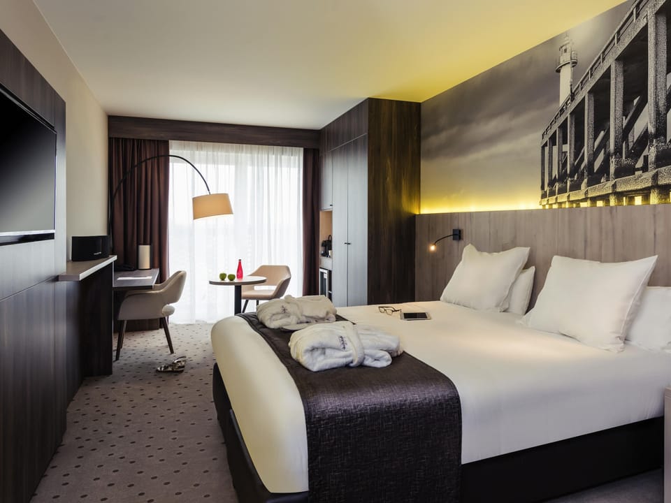 Minibar, in-room safe, desk, soundproofing