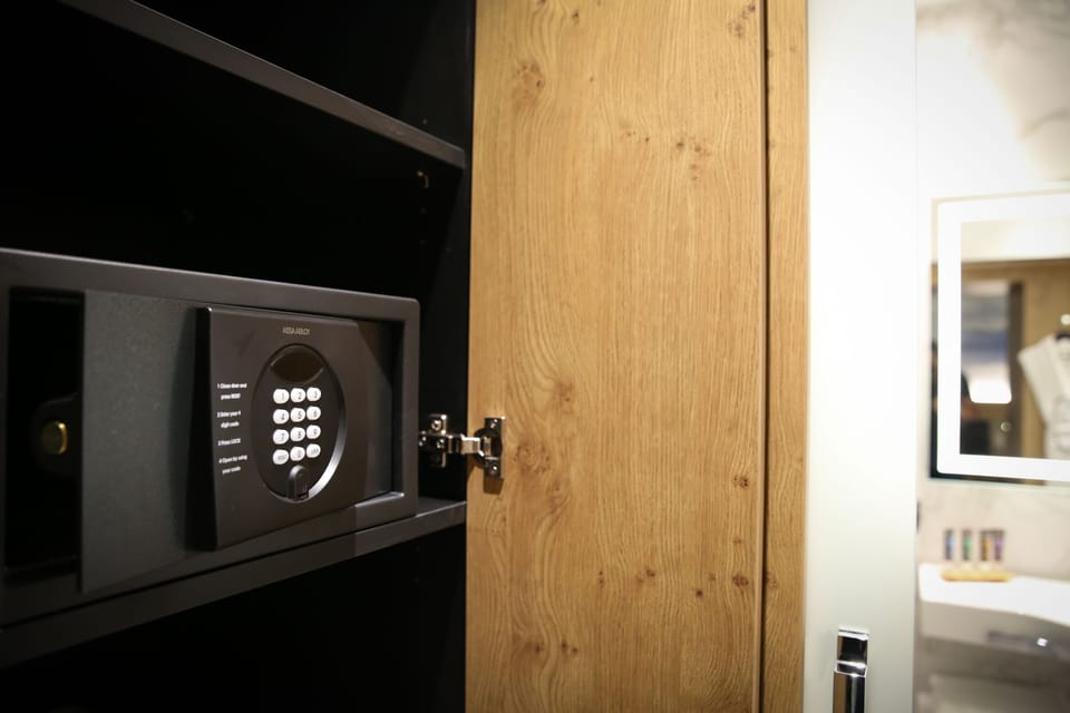 Executive Room, 1 Double Bed | Safe