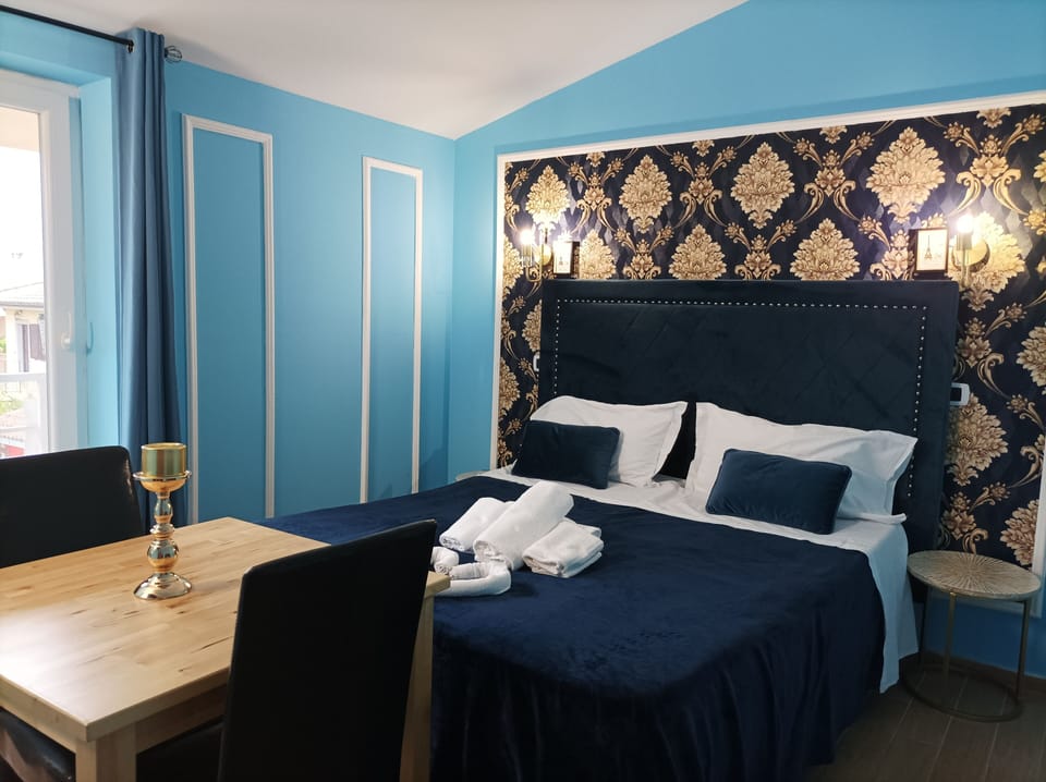 Individually furnished, desk, iron/ironing board, free WiFi