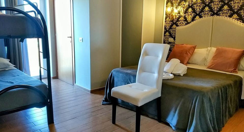 Individually furnished, desk, iron/ironing board, free WiFi