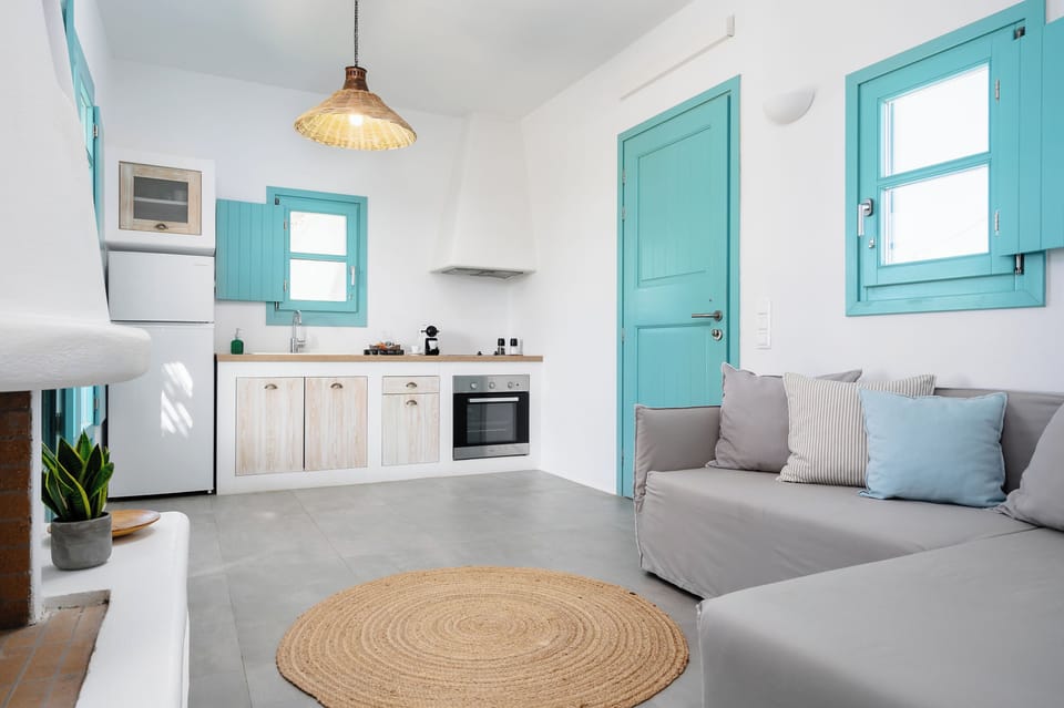 House, 3 Bedrooms | Private kitchen | Electric kettle, toaster, highchair, freezer