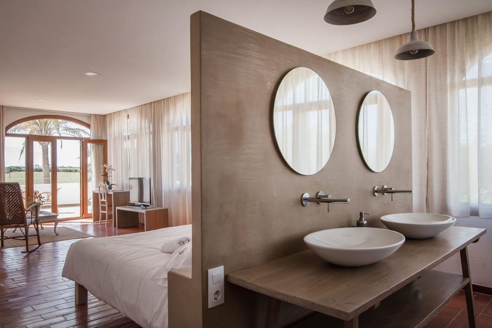Premium bedding, minibar, desk, laptop workspace