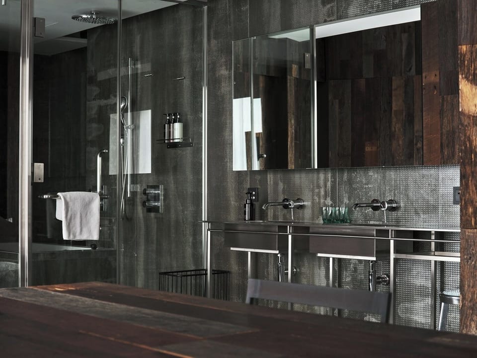Atelier Suite, Non Smoking | Bathroom | Free toiletries, hair dryer, slippers, towels