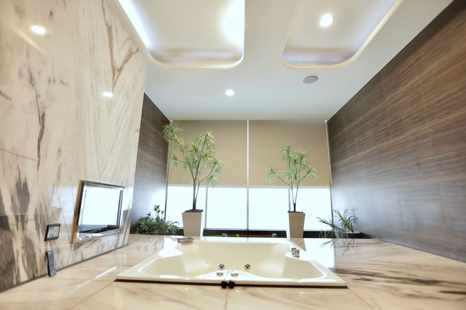 Exclusive Double Room | Down comforters, minibar, individually decorated, individually furnished