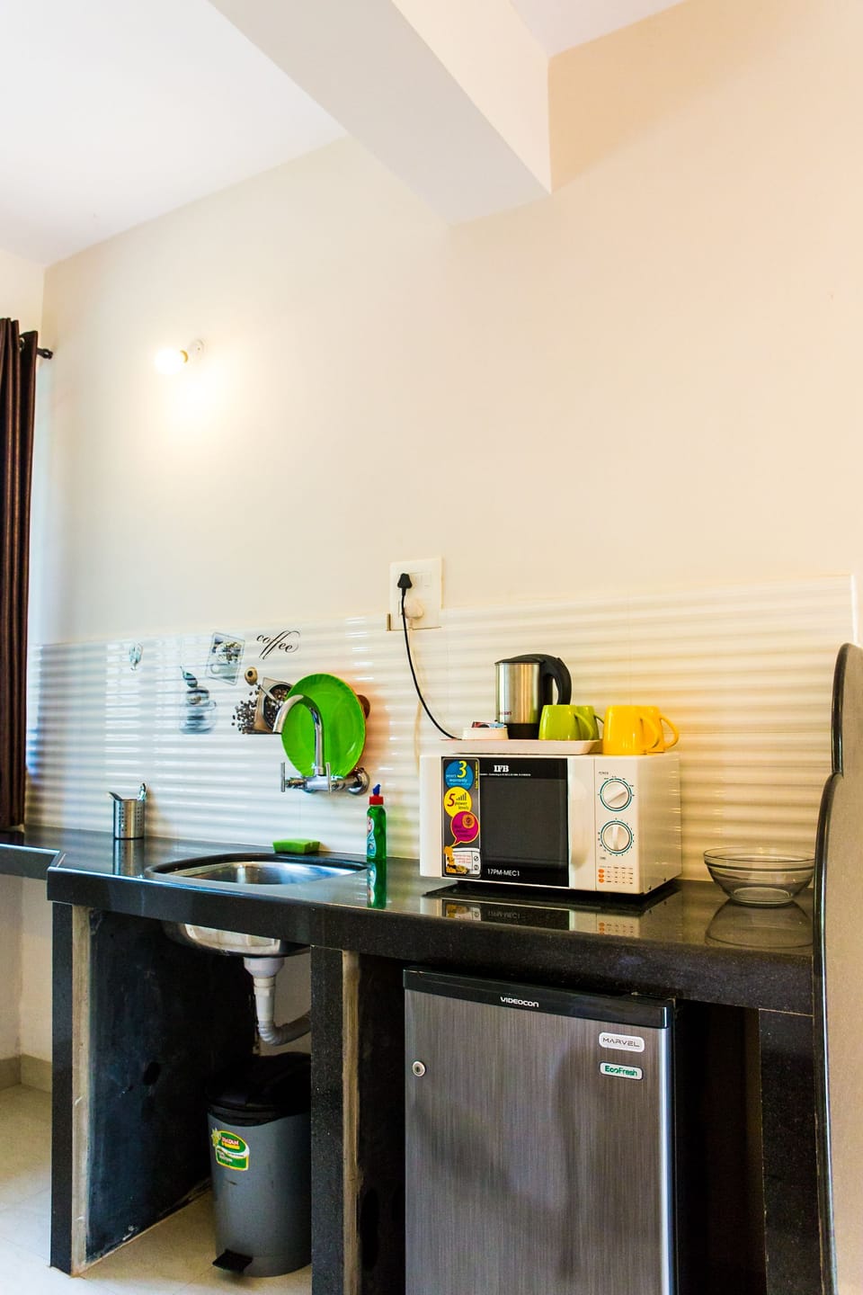 Deluxe Double Room, 1 Double Bed, Garden View, Garden Area | Private kitchenette | Fridge, microwave, coffee/tea maker, electric kettle