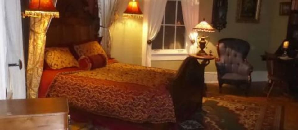 Wiley's Room: Museum like room on Farm once owned by Jack Daniel's brother | Egyptian cotton sheets, premium bedding, memory foam beds