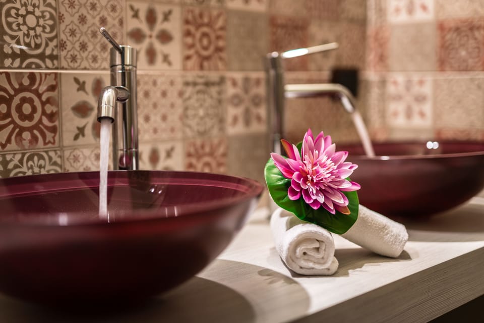 Double Room | Bathroom | Free toiletries, hair dryer, bidet, towels