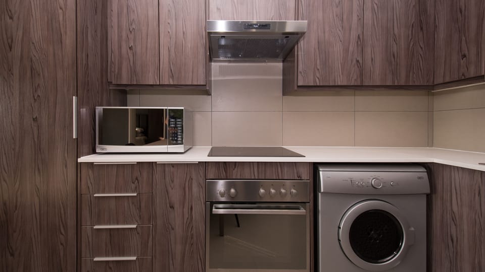 Basic Apartment, 1 Bedroom | Private kitchen | Fridge, microwave, coffee/tea maker, electric kettle