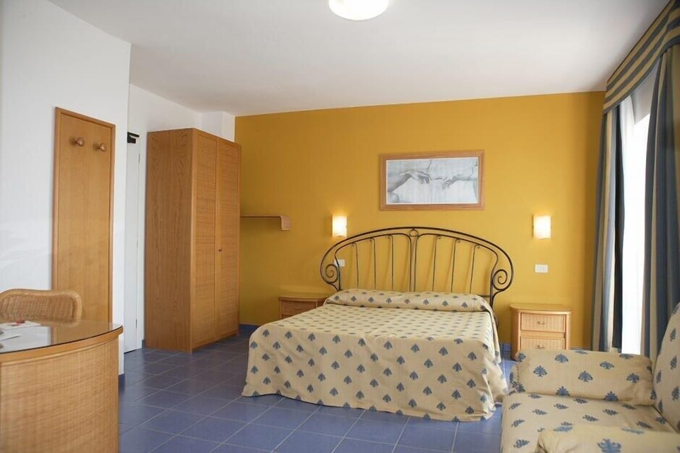 In-room safe, desk, blackout drapes, free WiFi