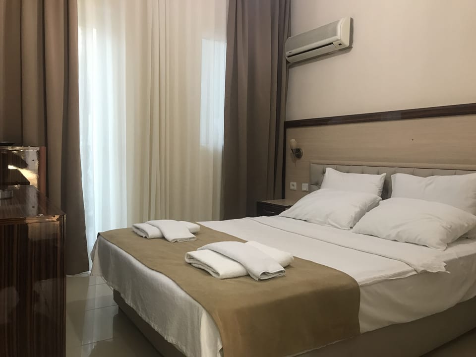 Minibar, desk, WiFi (free), bed sheets