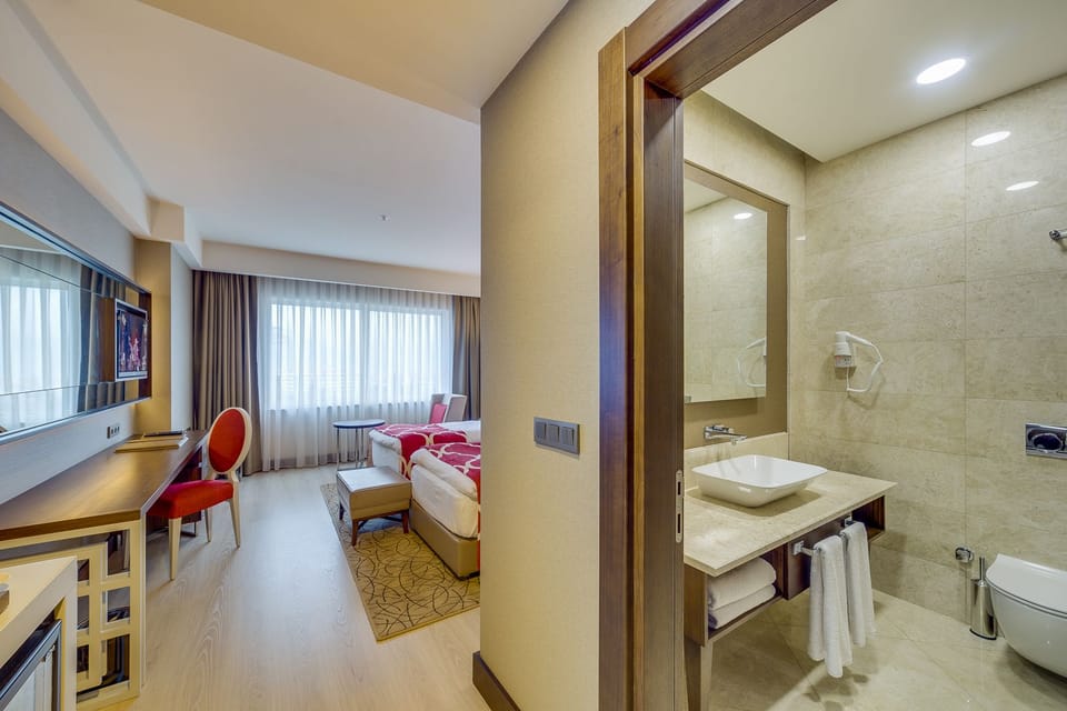 Standard Twin Room | Living area | Flat-screen TV