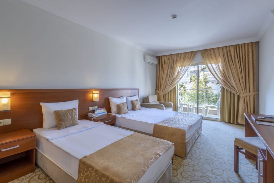 Standard Double or Twin Room | Minibar, in-room safe, desk, bed sheets