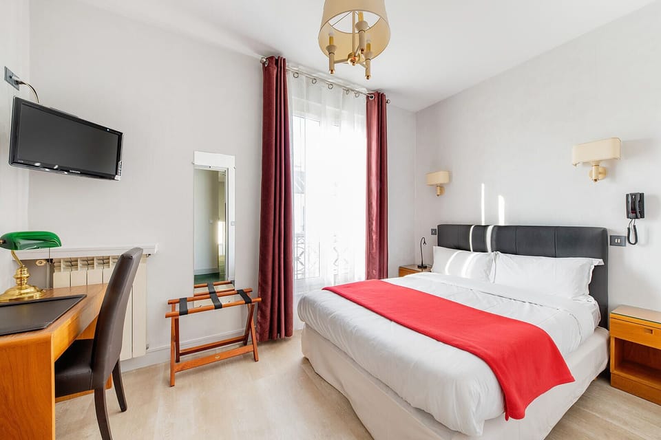 Standard Double Room | Desk, soundproofing, iron/ironing board, rollaway beds