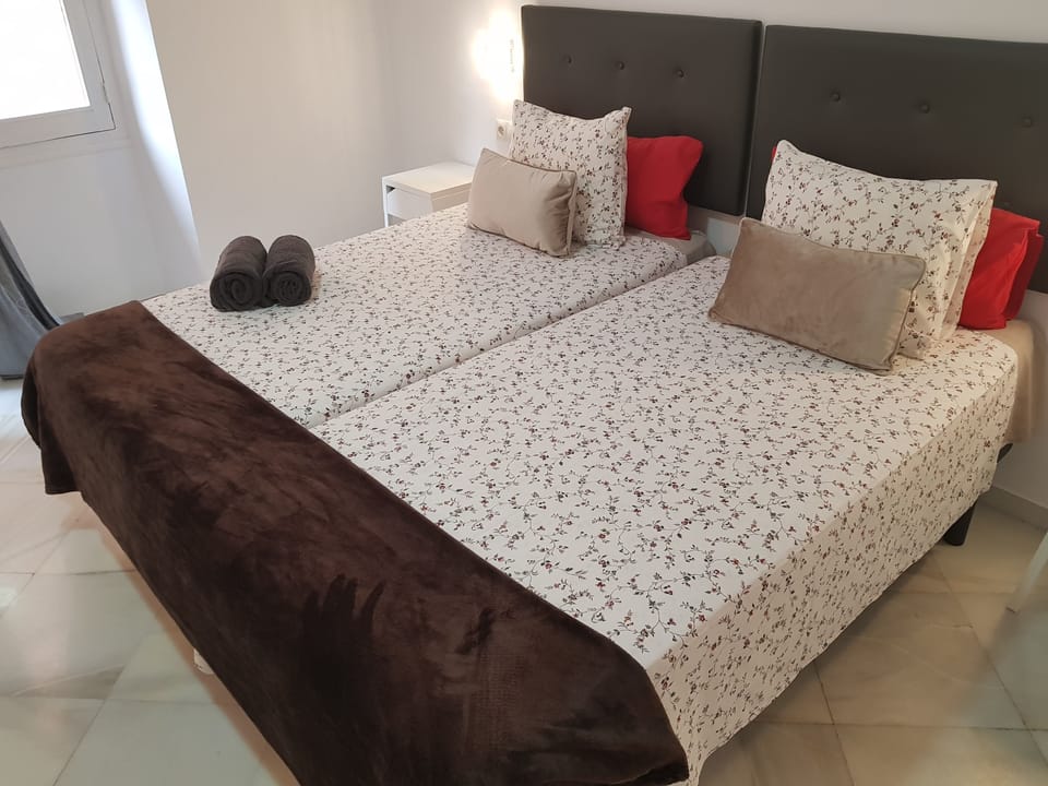 Superior Twin Room, 2 Twin Beds (Duquesa 2) | Down comforters, free WiFi, bed sheets