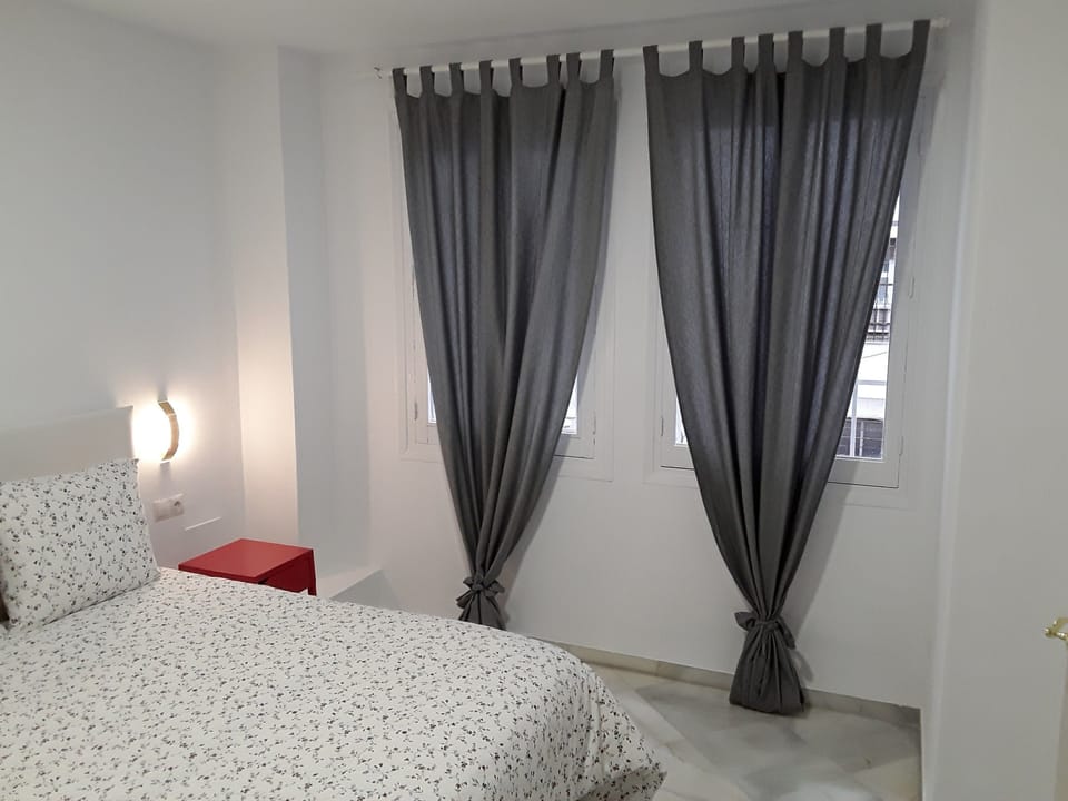 Standard Double Room, 1 Double Bed (Duquesa 3) | Down comforters, free WiFi, bed sheets
