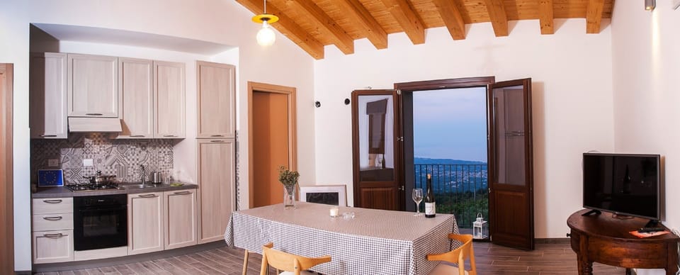 Panoramic Apartment, 1 Bedroom | In-room dining