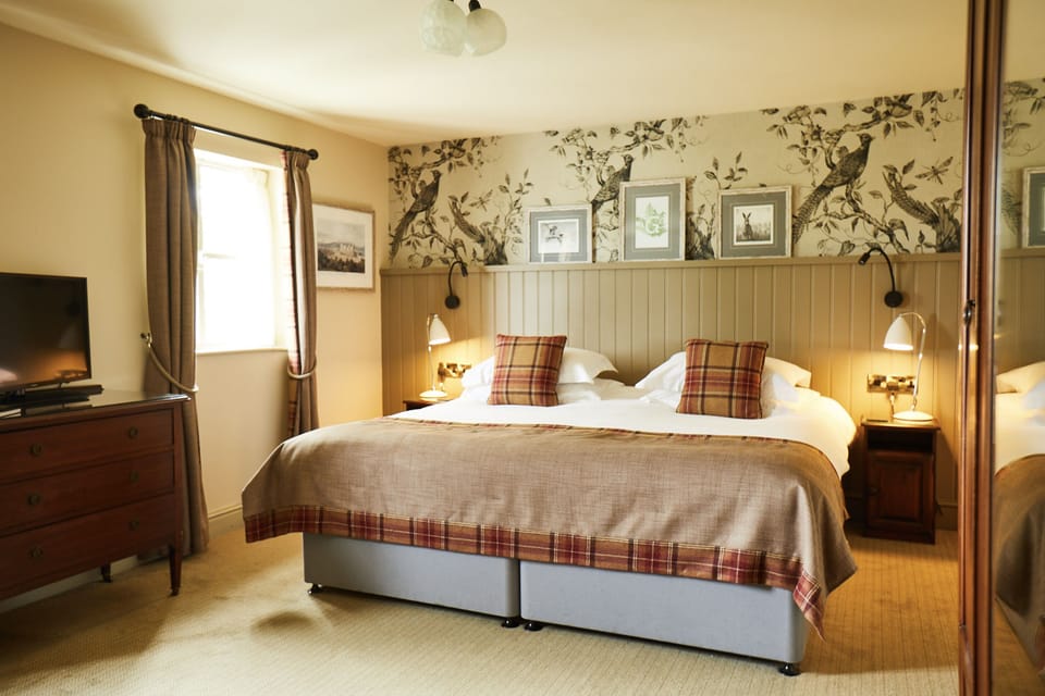 Classic Double Room | 1 bedroom, desk, iron/ironing board, free WiFi