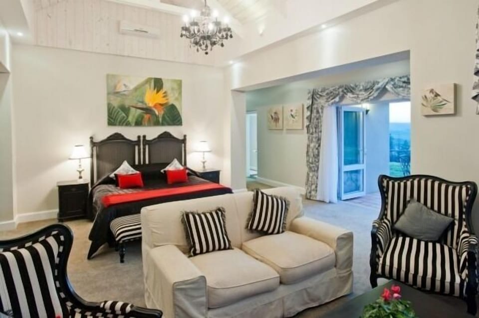 Superior Suite, 1 King Bed, Mountain View | Premium bedding, minibar, in-room safe, soundproofing