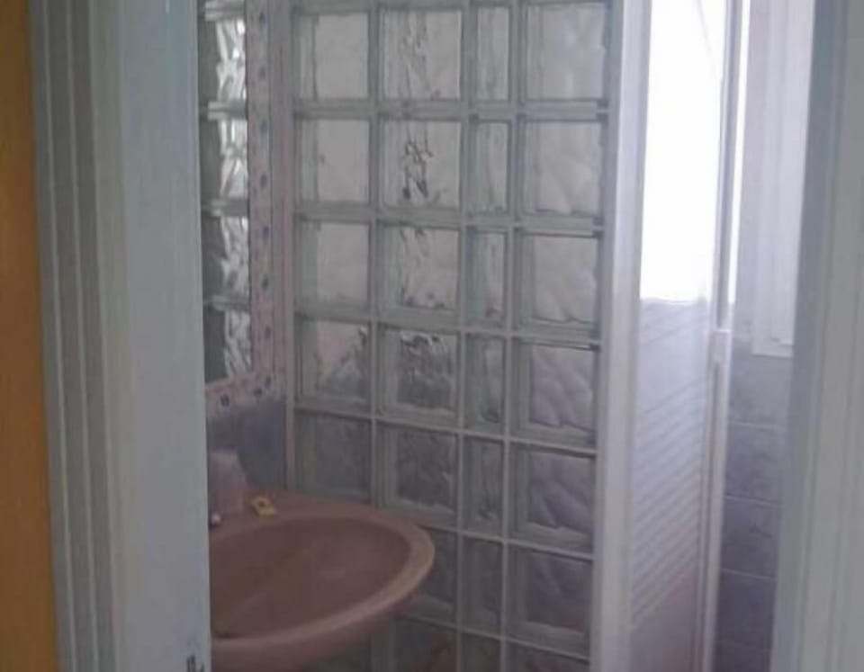 Double Room | Bathroom | Free toiletries, hair dryer, towels