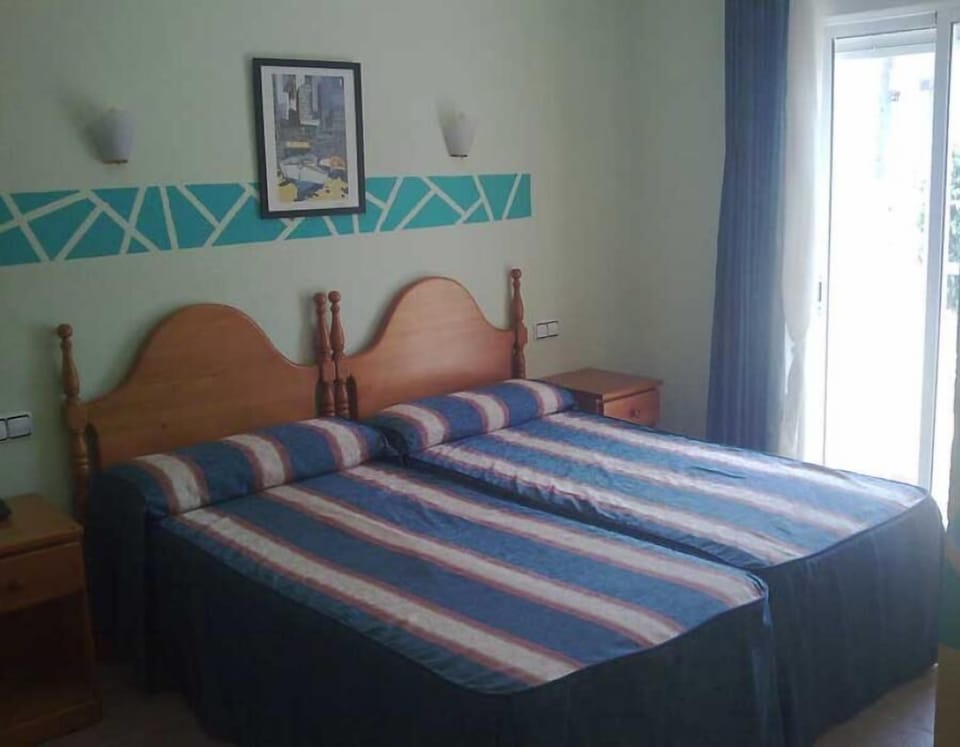 Double Room | Premium bedding, desk, soundproofing, rollaway beds
