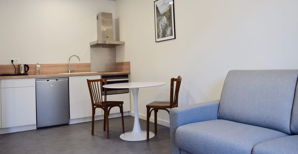 Comfort Apartment | Living area | 102-cm flat-screen TV with satellite channels, TV