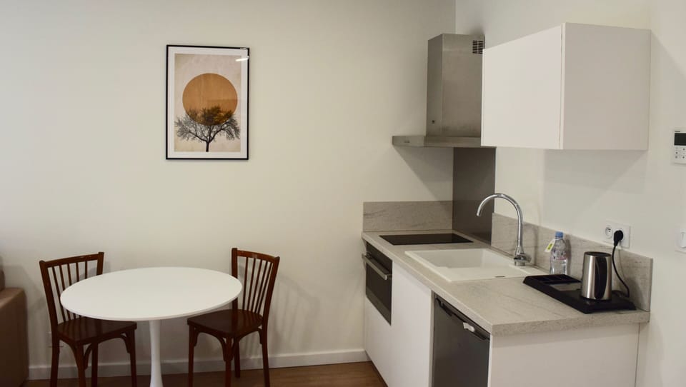 Comfort Apartment | Private kitchen | Coffee/tea maker, electric kettle