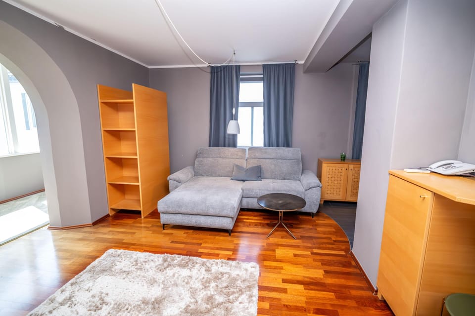 Family Room | Minibar, in-room safe, desk, soundproofing
