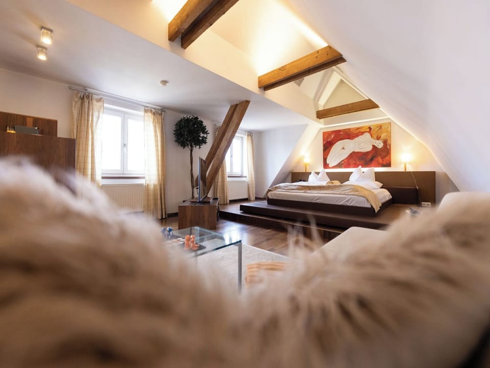 Love Nest Suite | Minibar, in-room safe, desk, soundproofing