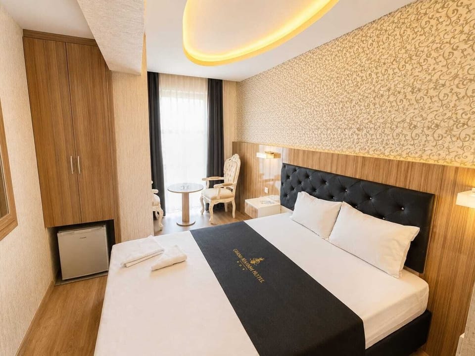 Standard Room | Minibar, in-room safe, desk, soundproofing