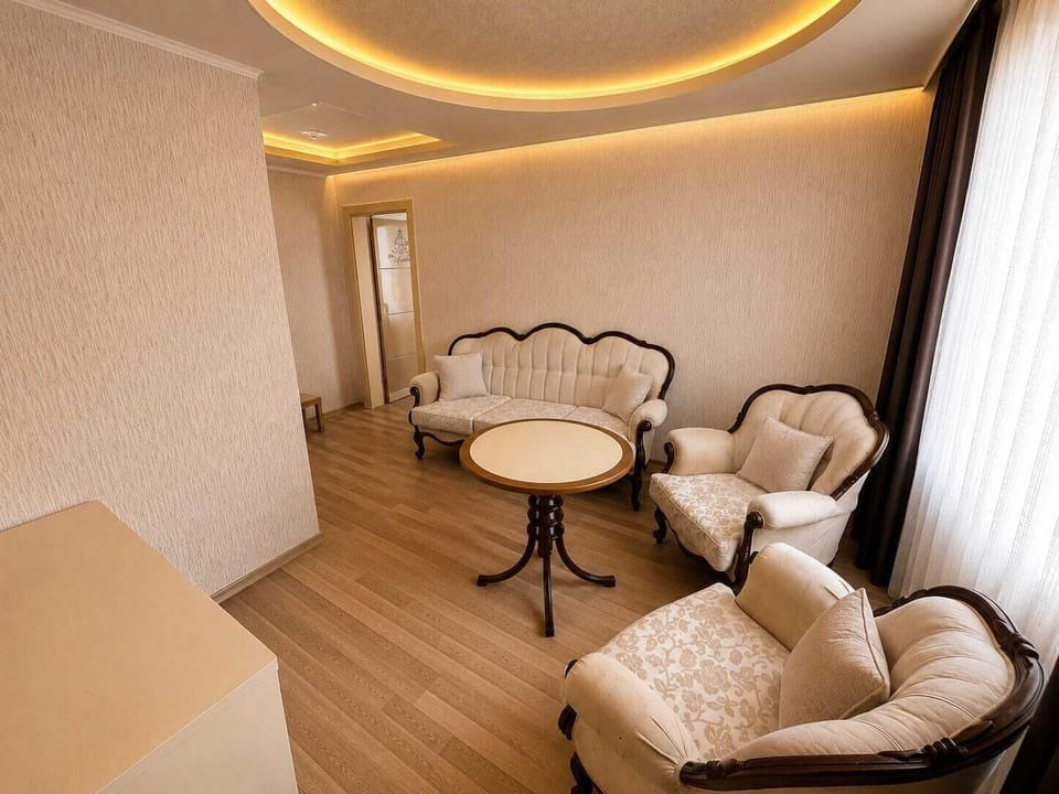 Suite | Minibar, in-room safe, desk, soundproofing