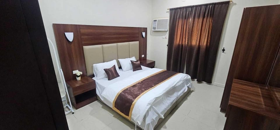 Apartment, 3 Bedrooms | Blackout drapes, free WiFi
