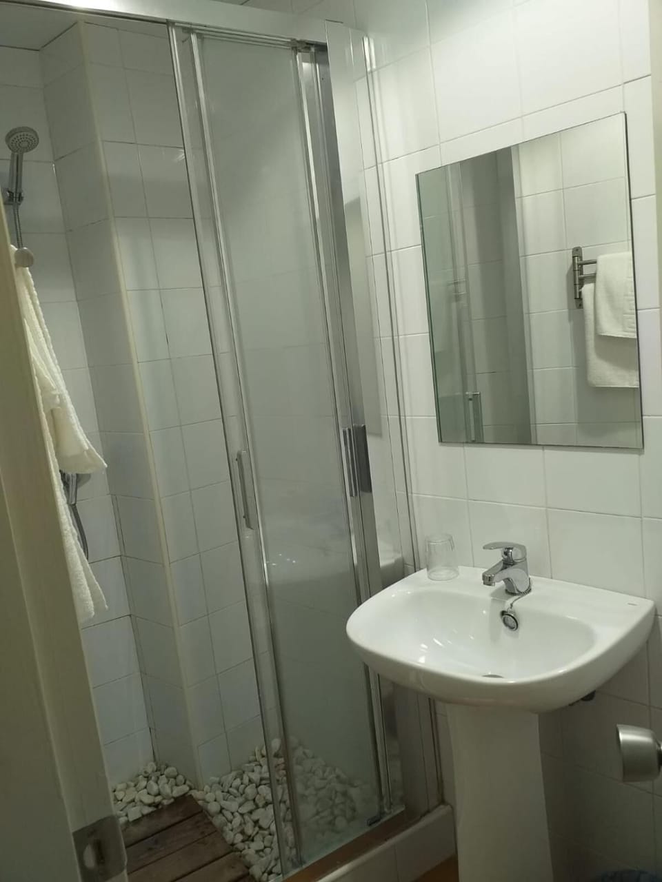 Single Room | Bathroom | Shower, free toiletries, towels