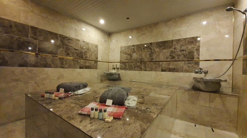 Couples treatment rooms, sauna, Turkish bath