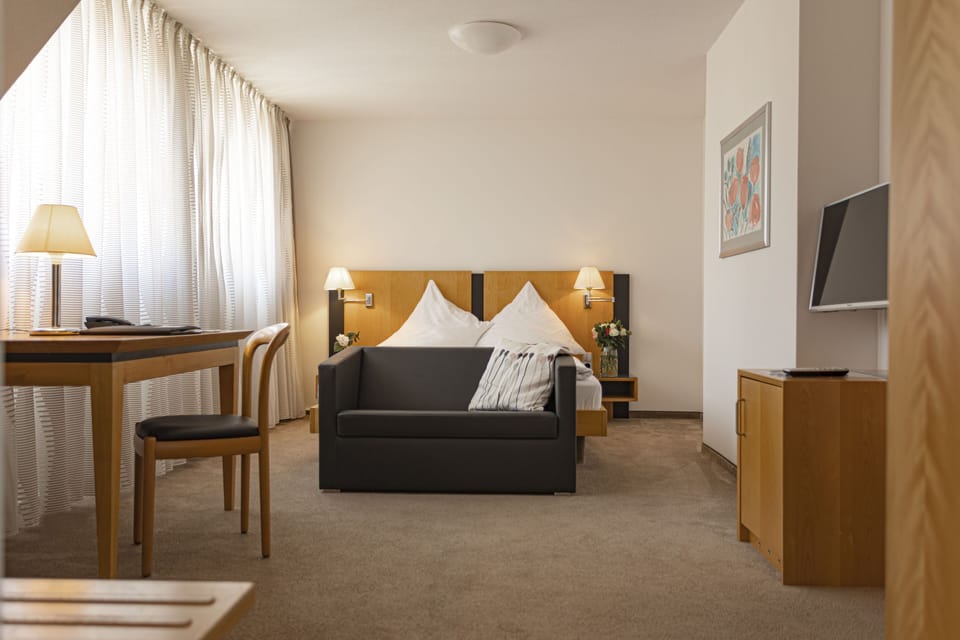 Hypo-allergenic bedding, minibar, in-room safe, individually decorated