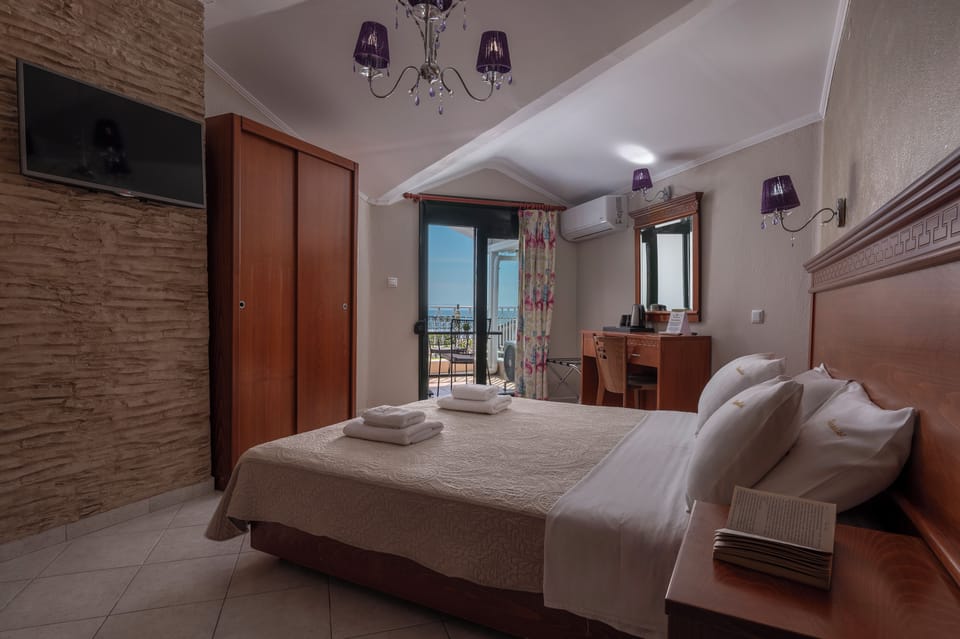 Studio, Sea View | In-room safe, desk, iron/ironing board, free cribs/infant beds