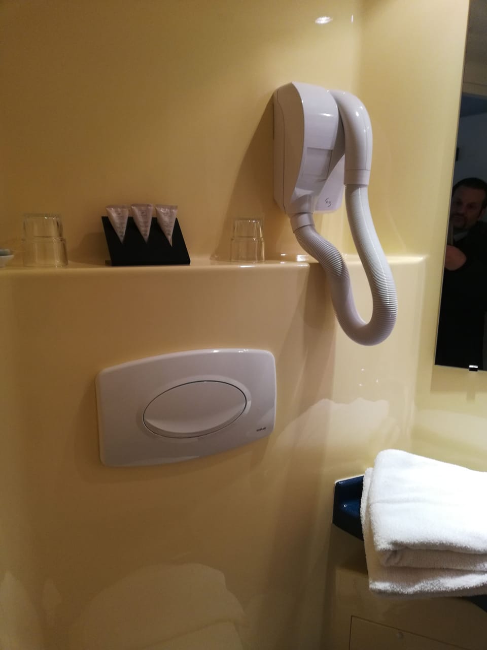 Classic Double or Twin Room (Sapin) | Bathroom | Shower, free toiletries, hair dryer, towels